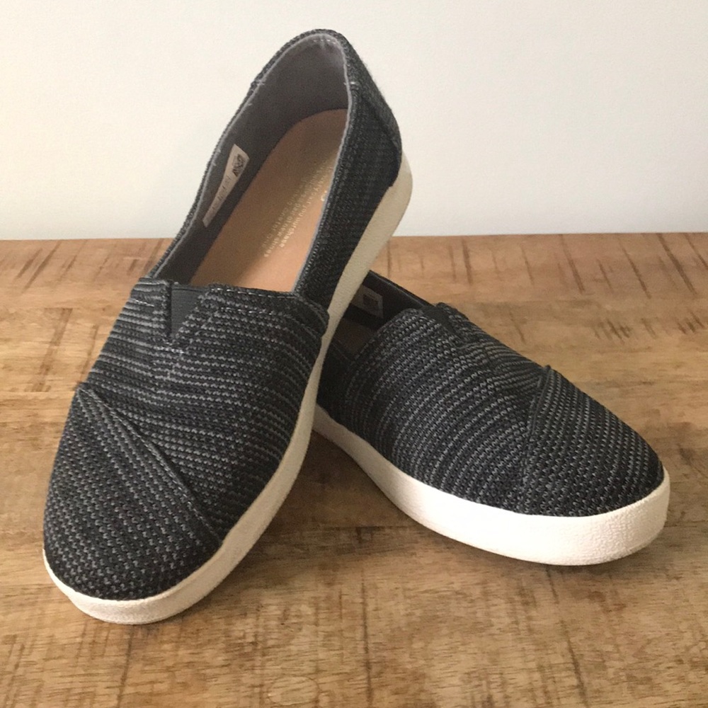 Toms Avalon slip-on’s